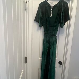 Elegant Green Velvet Maxi Baltic Born